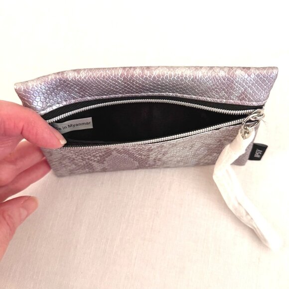 Ipsy Snakeskin Zip Change Purse Small Pouch Credit Card Holder Silver Chain Clip - Picture 5 of 8